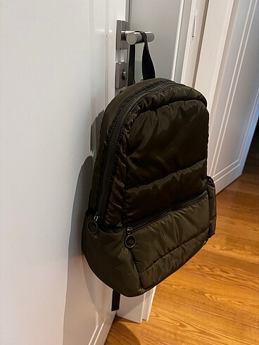 Beden Oysho Haki Puffer Sirt Cantasi