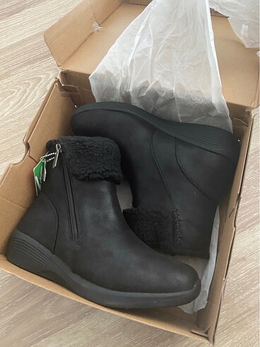 37 Beden Skechers bot
