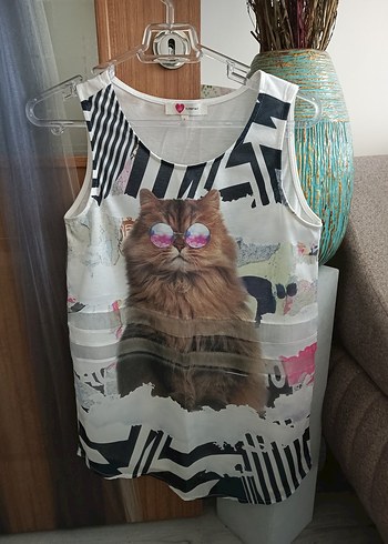 Kahverengi Tüylü Kedi Desenli Baskılı Tişört