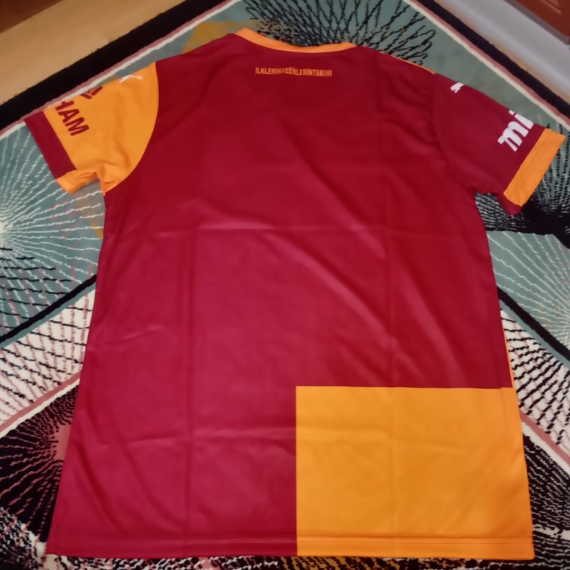 Galatasaray iç saha forması - Görsel 2