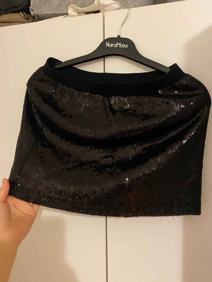 Siyah pullu Mini Etek - Görsel 3