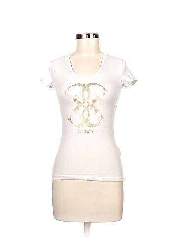 Guess T-shirt %70 İndirimli.