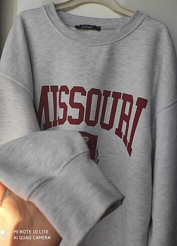Sweatshirt