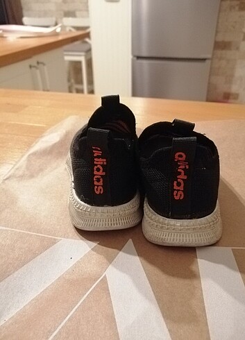Adidas 24 no spor ayakkabı