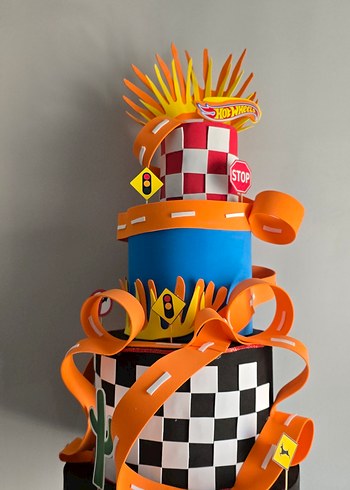 Renkli Hot Wheels maket pasta