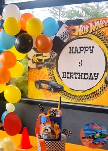  Renkli Hot Wheels Doğum Günü afiş