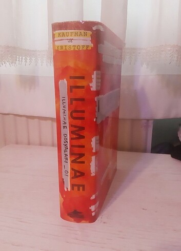  Beden Renk Illuminae Ciltli Kitap