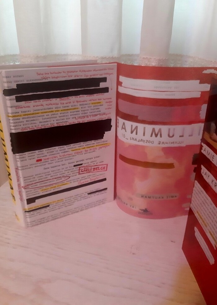 Illuminae Ciltli Kitap - Görsel 3