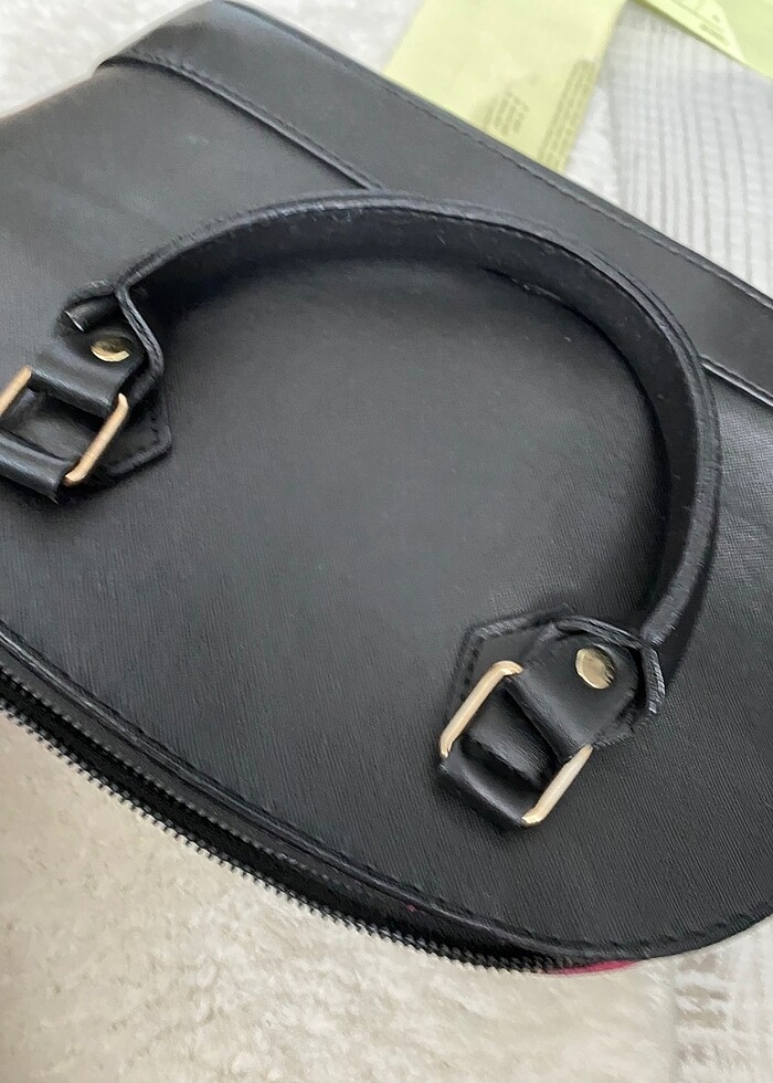 Siyah çanta - Görsel 2