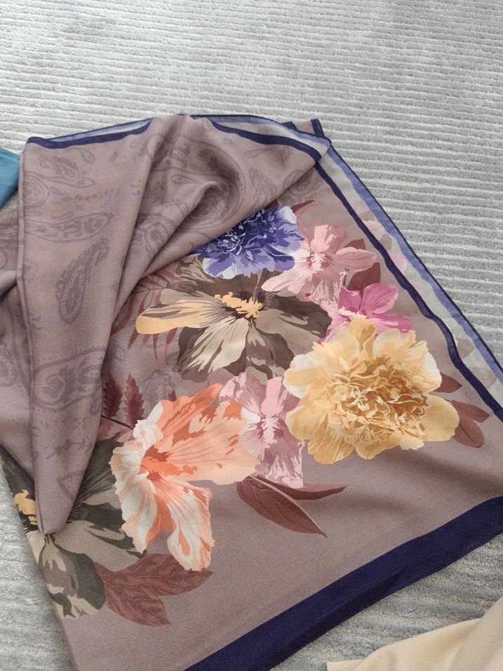 V1969 Italia Başörtü Şal - Görsel 2