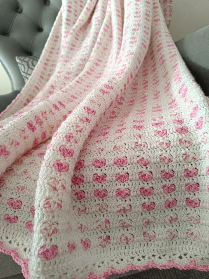 tığ işi örgü kalpli TV battaniyesi - Görsel 2