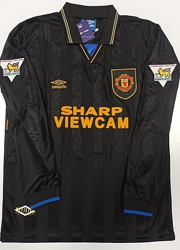 MANU RETRO CANTONA FORMASI 