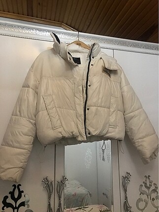 Bershka Beyaz Kapşonlu Mont