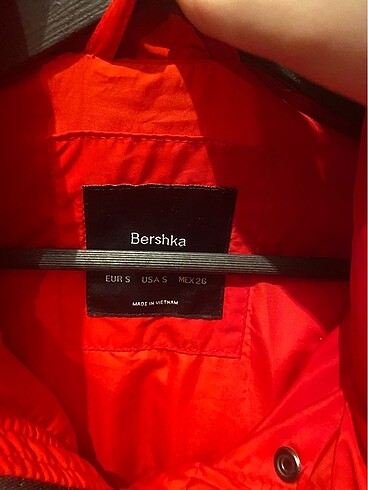 s Beden Bershka mont