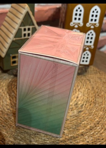 Victoria's Secret Bombshell Escape Kadın Parfümü 50 ml - Görsel 2