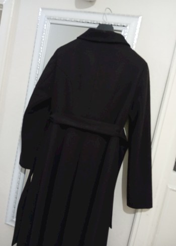 Uzun Siyah Düğmeli Kadın Kaban - Görsel 2