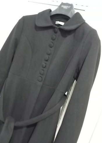 Uzun Siyah Düğmeli Kadın Kaban - Görsel 3