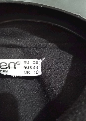 Uzun Siyah Düğmeli Kadın Kaban - Görsel 4