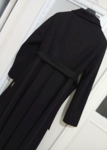 Uzun Siyah Düğmeli Kadın Kaban - Görsel 5