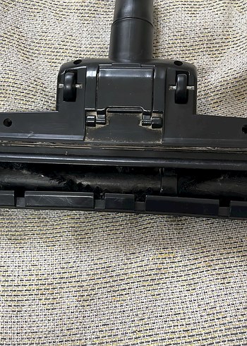 Siyah ve gri elektrikli süpürge aparatı - Görsel 2