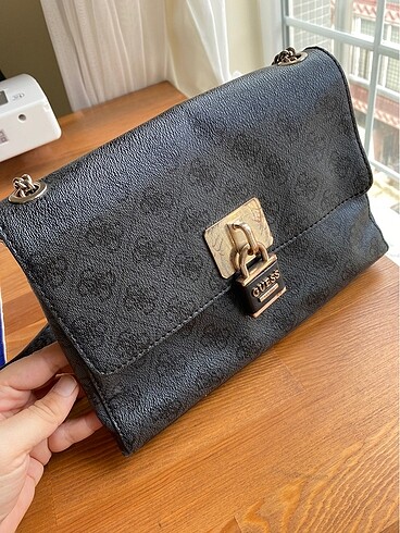 GUESS ÇANTA