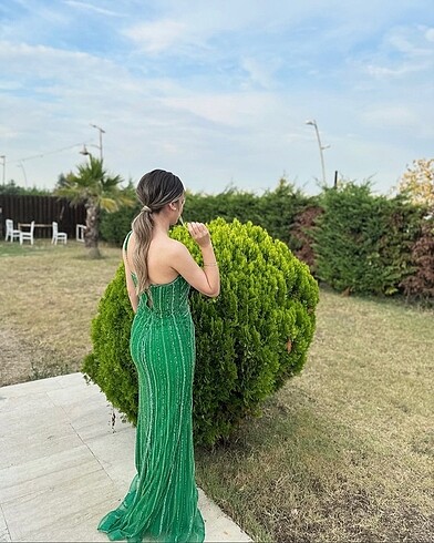 Vakko Mine Gülaylar zümrüt yeşili taş işlemeli Kadın Gece Elbisesi Yen