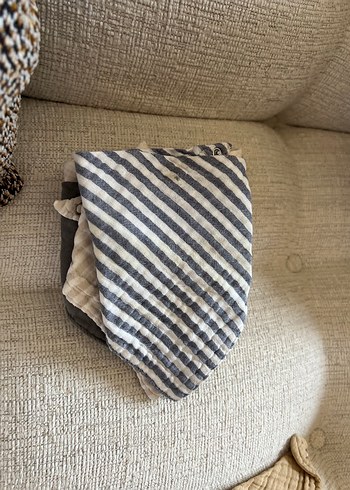 Nakışlı Gri Bebek Önlüğü (6adet) premıum müslin - Görsel 3