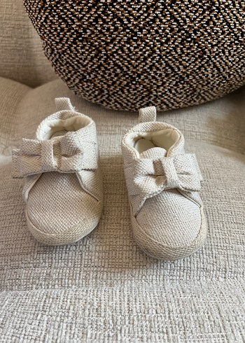 Kız Bebek Beyaz Triko Fiyonk Detaylı İlk Adım Ayakkabısı - Görsel 2