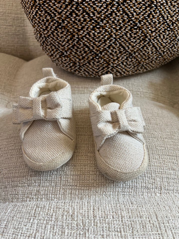 Kız Bebek Beyaz Triko Fiyonk Detaylı İlk Adım Ayakkabısı - Görsel 2