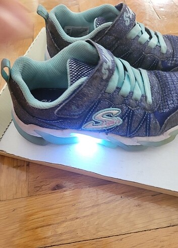 31 Beden Sketchers yandan düğme ile aktifleşen ışıklı ayakkabı