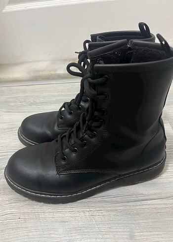 Siyah Deri Kadın Bot - Görsel 3