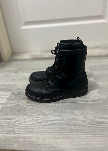 Siyah Deri Kadın Bot - Görsel 2