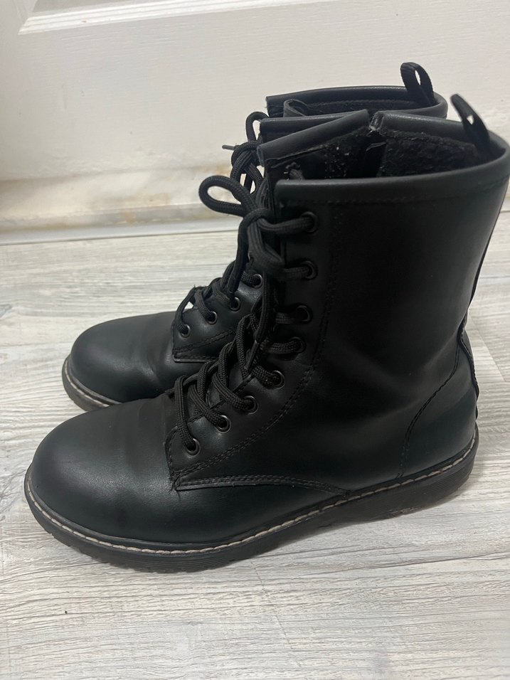 Siyah Deri Kadın Bot - Görsel 3