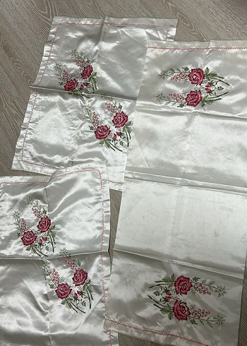 Nakışlı Beyaz Pastel Masa Örtüsü - Görsel 7