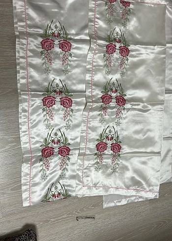 Nakışlı Beyaz Pastel Masa Örtüsü - Görsel 8