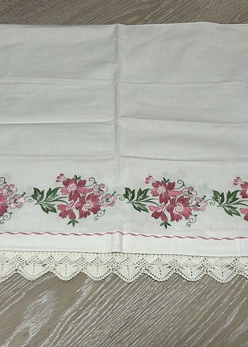 Nakışlı Beyaz Pastel Masa Örtüsü - Görsel 3