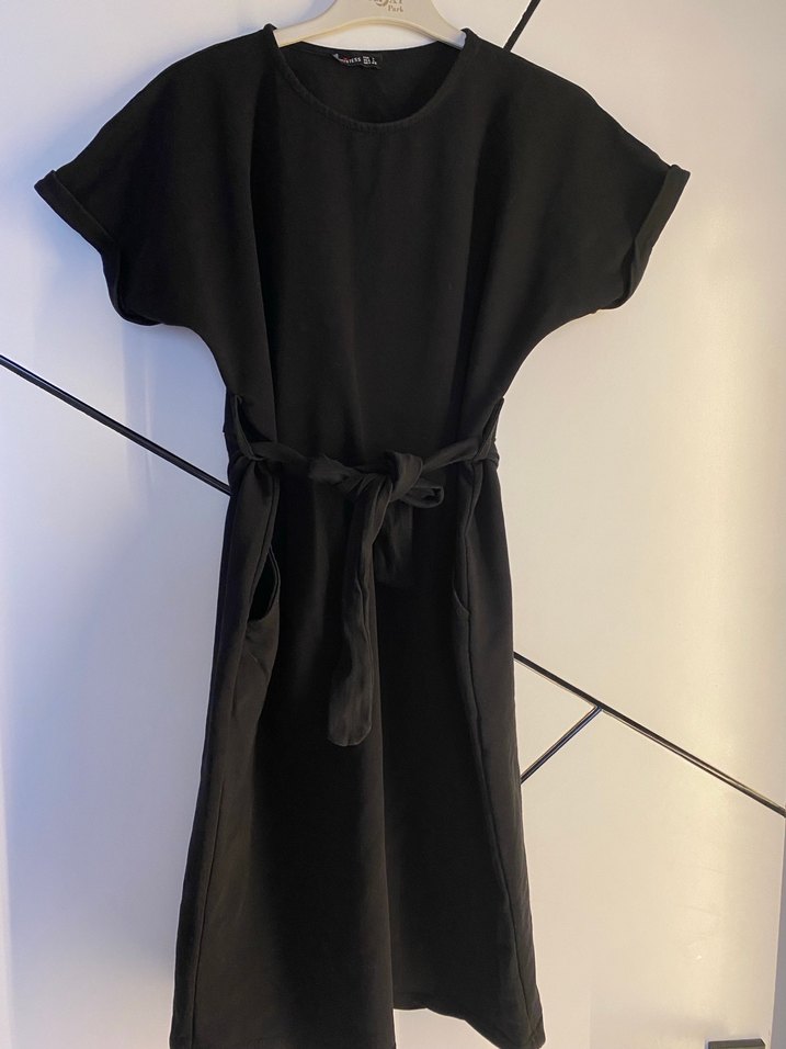 Siyah Kemerli Elbise - Görsel 3