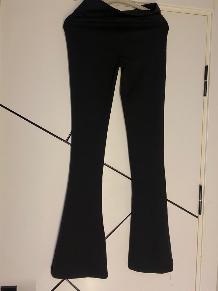 Kadın Siyah Yırtmaçlı İspanyol Paça Pantolon - Görsel 2