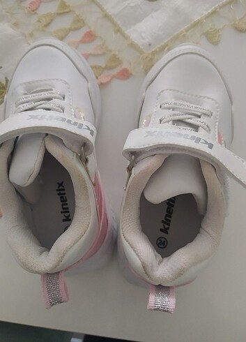 24 Beden beyaz Renk Çocuk ayakkabisi