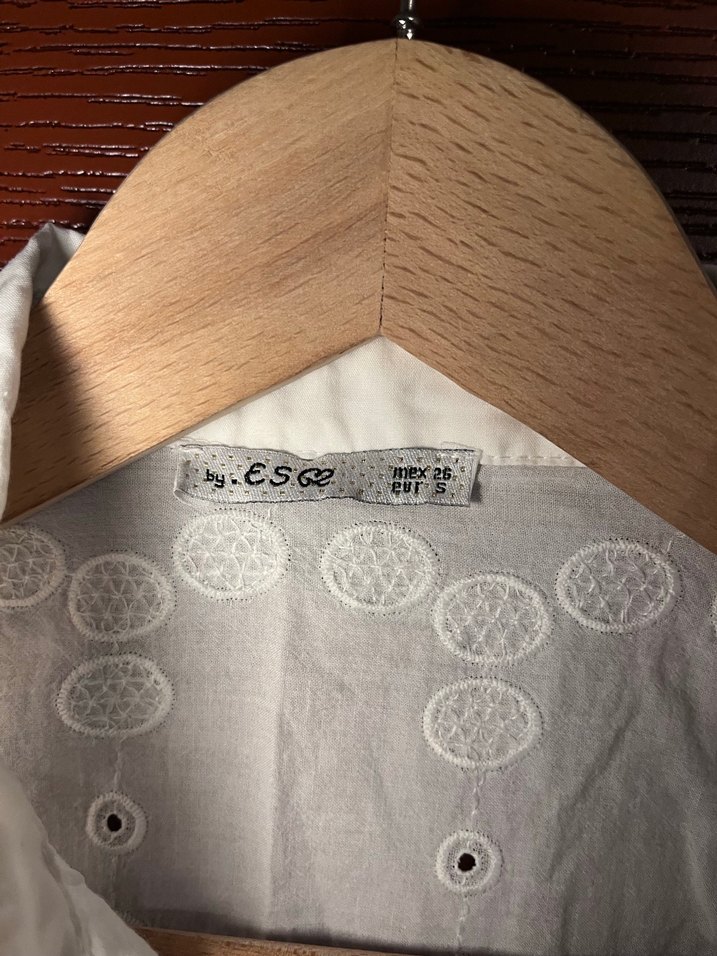 Düğmeli İşlemeli Beyaz Kadın Gömlek - Görsel 3