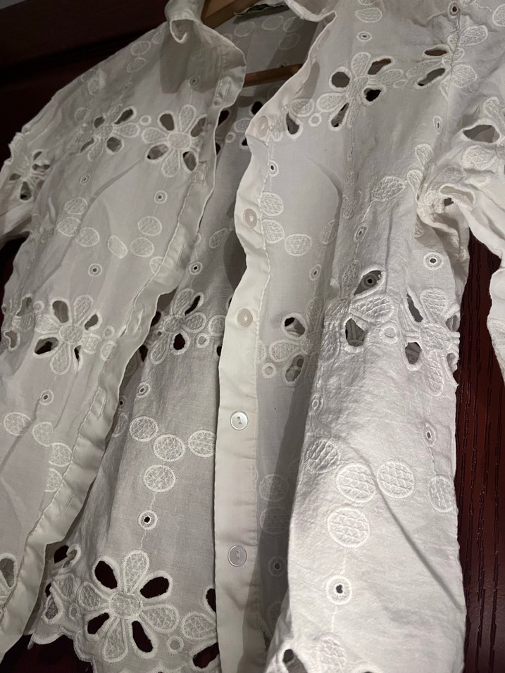 Düğmeli İşlemeli Beyaz Kadın Gömlek - Görsel 2
