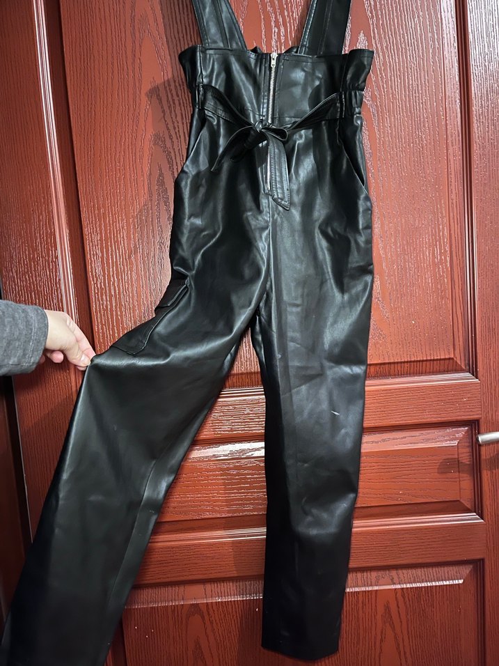 Kadın Siyah Deri Uzun Askılı Tulum - Görsel 4