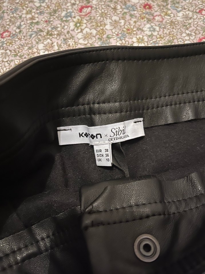 Siyah Deri  Mini Şort - Görsel 3