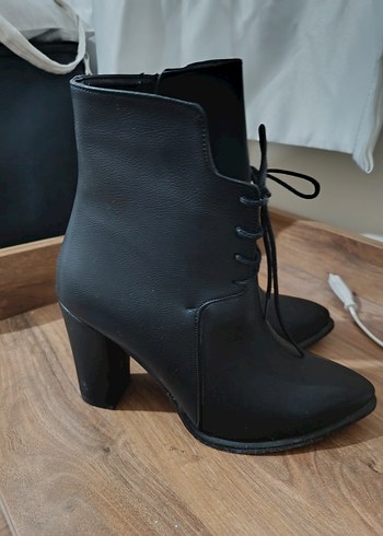 Siyah topuklu bot - Görsel 3
