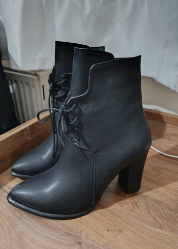 Siyah topuklu bot - Görsel 2