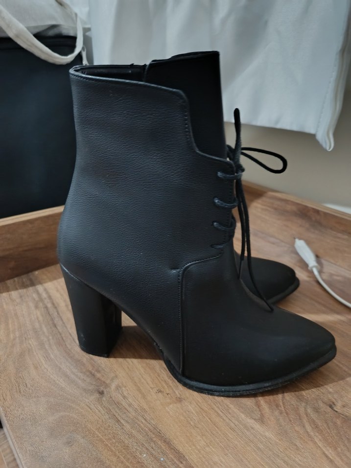 Siyah topuklu bot - Görsel 3