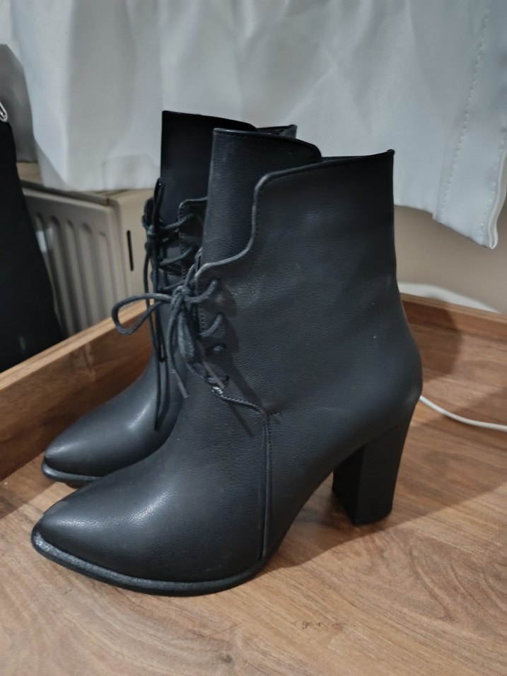 Siyah topuklu bot - Görsel 2