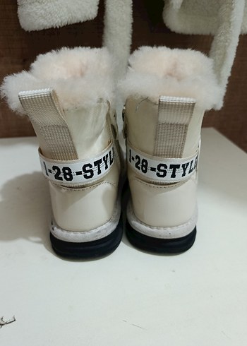 Beyaz Kürklü Kız Çocuk Botu - Görsel 3