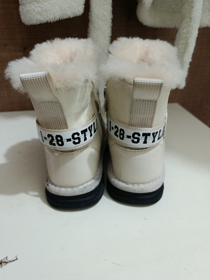 Beyaz Kürklü Kız Çocuk Botu - Görsel 3