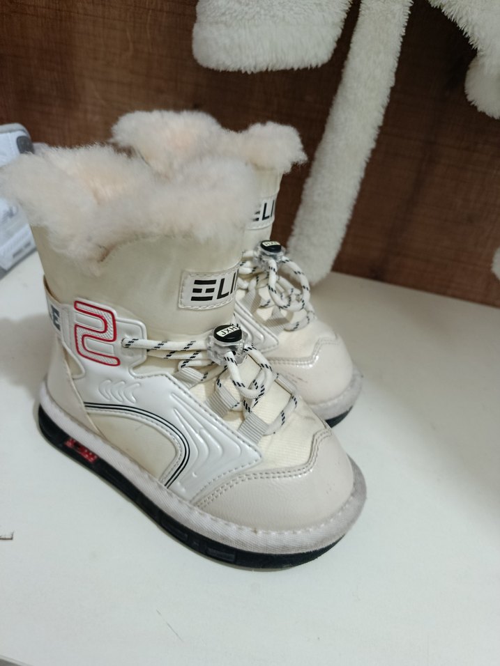 Beyaz Kürklü Kız Çocuk Botu - Görsel 2